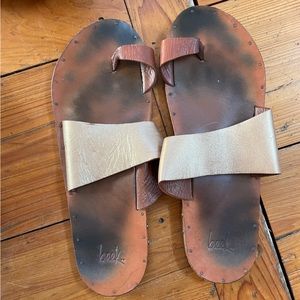 Beek Finch Gold Leather Sandals / 12